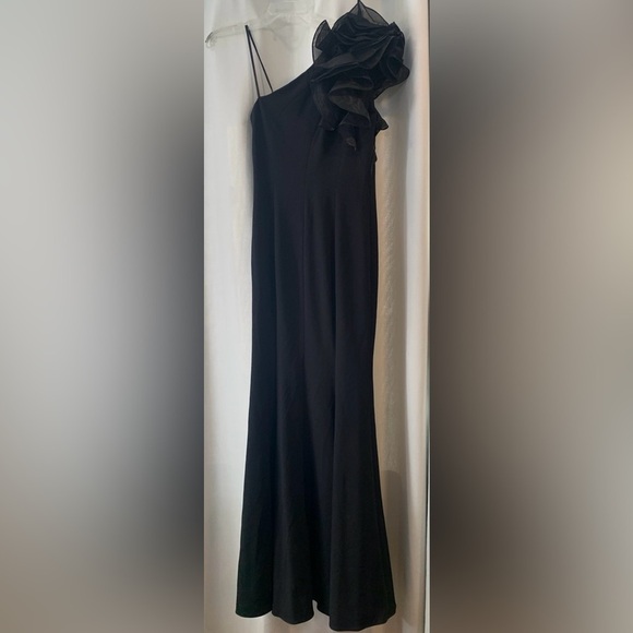 NWT Aidan Mattox Black Asymmetrical Ruffled Gown, One Shoulder Neckline; Size 6 - Picture 4 of 16